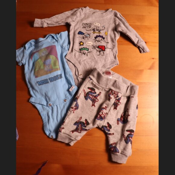 Lot of 8 baby clothes for 0/3M clothing,  longsleeved, shortsleeve, combo, dino - Picture 2 of 8